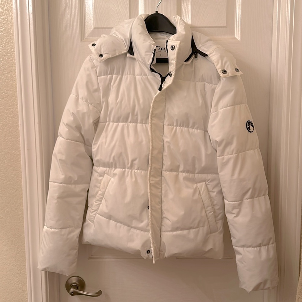 White Zyia Active Aspen puffer jacket with removable hood, small
